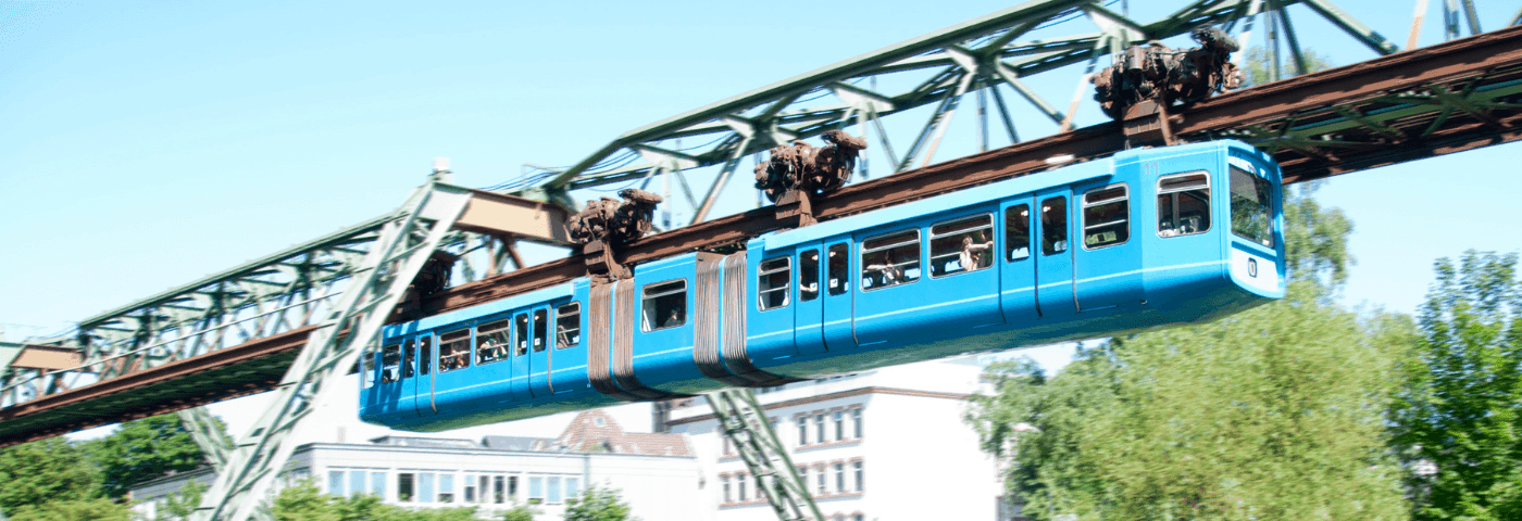 blaue Schwebebahn aus Wuppertal